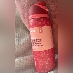 Owala pink love letters Insulated Water Bottle with Straw, new , Valentine’s Day